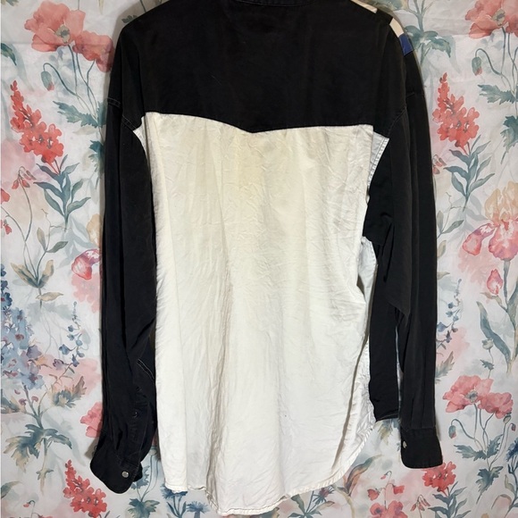 Vintage Black and White Button-Up Shirt with Blue Accents - Picture 5 of 10